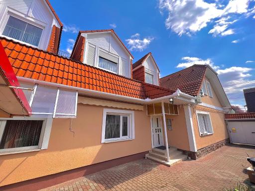Vörösmarty Deluxe Vendégház - Housity