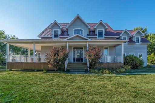 County Lakehouse - Housity