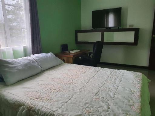 Adelle's Transient, spacious 3-bedroom homestay - Housity