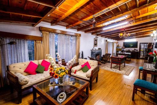 View-Topia Cottage, 2bhk w the view of Bhimtal Lake by Roamhome - Housity