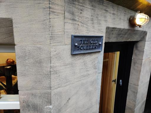 The Old Scullery, Cosy Stylish Apartment for two on Harrogate's Iconic Stray - Housity