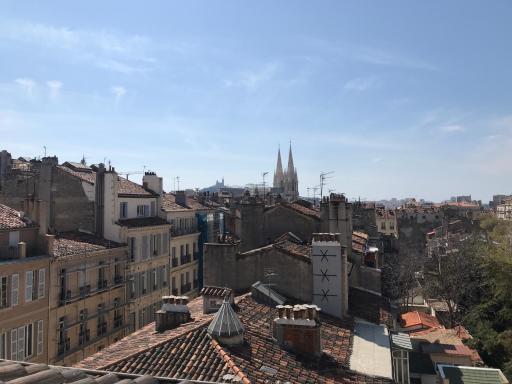 Grand studio avec vue sur notre Dame de la garde - Housity