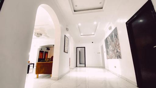 Royal Court Lounge & Boutique Hotel - Housity