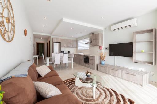 Spacious and Modern Penthouse with terrace-Hosted by Sweetstay - Housity