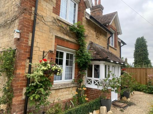 Sunshine Cottage - Housity