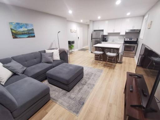Modern 1 bedroom apartment in Wortley Village - Housity