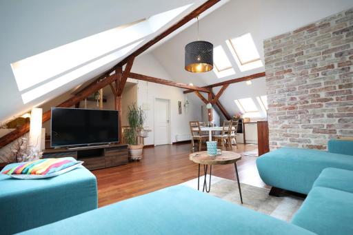 Beautiful and Romantic Penthouse with Two Terraces - Housity
