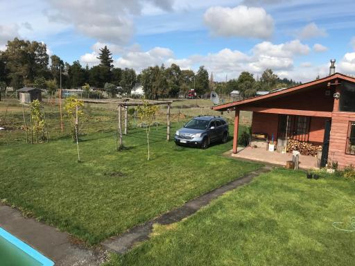 Casa de campo con piscina privada, jardines y juegos - Housity