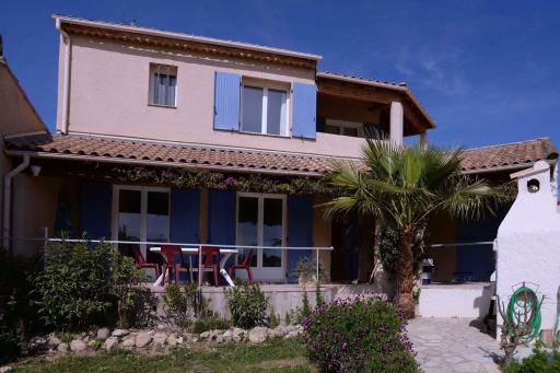 Charming House Near The Sea - Housity