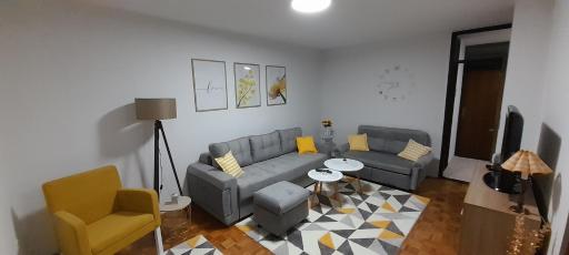 Cozy and sunny apartment near the airport - Housity