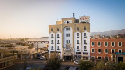 Hotel Sierra Gorda - Housity