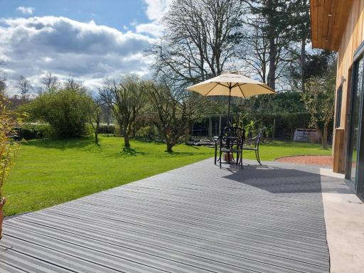 River Front, Peaceful Escape, Perfect for Couples, Private Garden - Housity