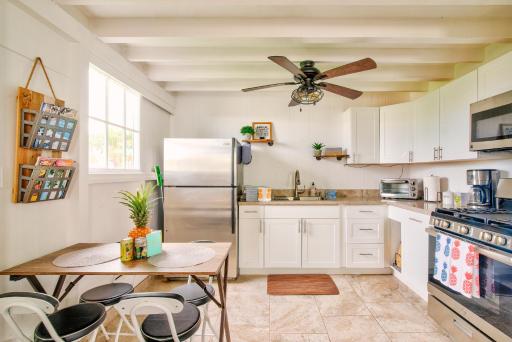 NEW - Pineapple Loft - Entire House Downtown Hilo with AC - Housity