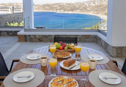 Mykonian house in Elia beach by GHH - Housity