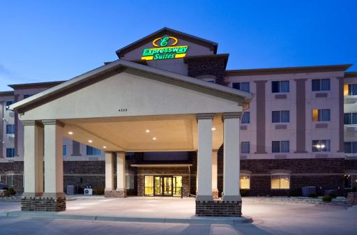 Expressway Suites Fargo - Housity