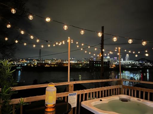 Cozy Riverfront Bungalow with Stunning Views - Housity