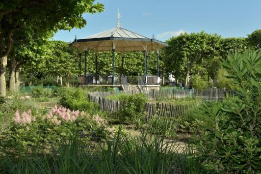 Logement entier:Asnières sur Seine (10mn de Paris) - Housity