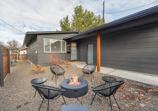 Mid Century Modern Boise-River Bungalow w/ Hot Tub - Housity