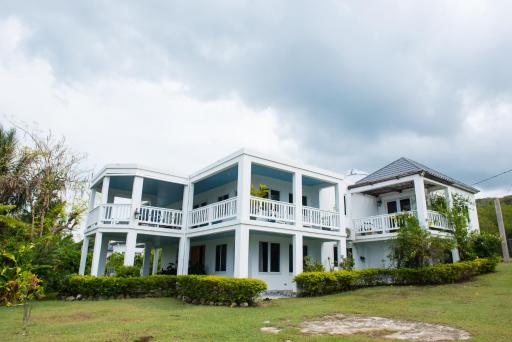 Blue Lotus Villa - Housity