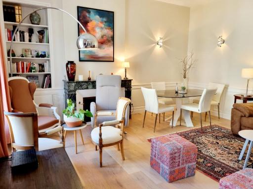 Face à l'hôtel de ville grand et lumineux appartement - Housity