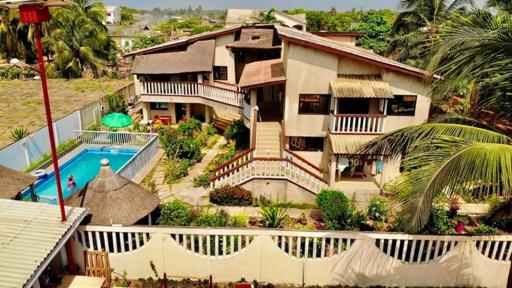 Maison spacieuse à Grand Popo avec piscine partagée 180 m² - Housity