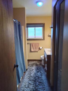 Outdoor Hottub, Private Entrance - Housity