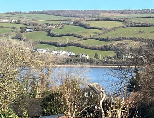 Superb Garden Suite at The Moorings Shaldon - Housity