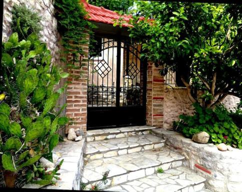 Panorea's Stone House - Housity