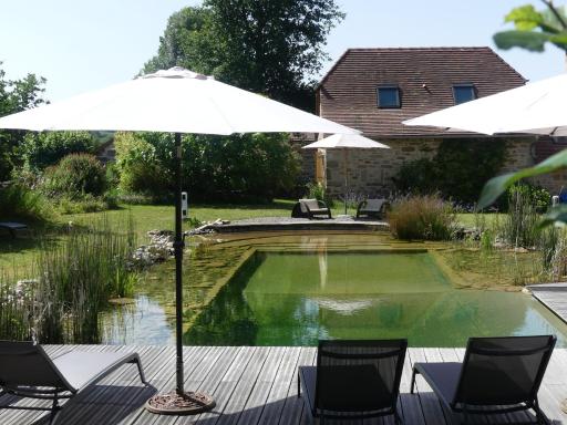 Gîte Fleurs d'eau, Le Hameau du Quercy, charme, calme, piscine naturelle - Housity
