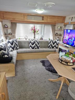 Rob and Lisa 8 birth caravan on parkdean resort valley farm clacton - Housity