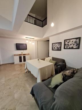 Precioso ático Churriana con terraza - Housity