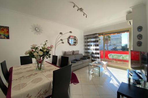2 rooms facing south 300m from the Croisette LIVE IN LE BOSQUET - Housity