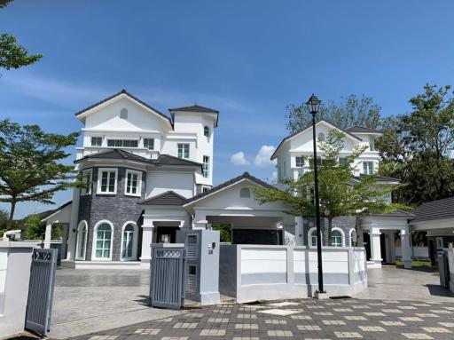 Turf Resort Penang - 4 Bedrooms Bungalow - Housity