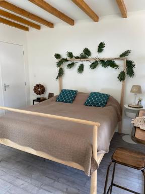 Queens Romantic Beachhouse - Housity