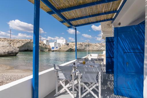Almera Sea View Boat House - Housity