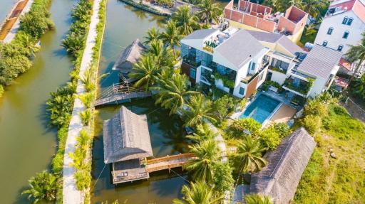Alina Retreat - Housity
