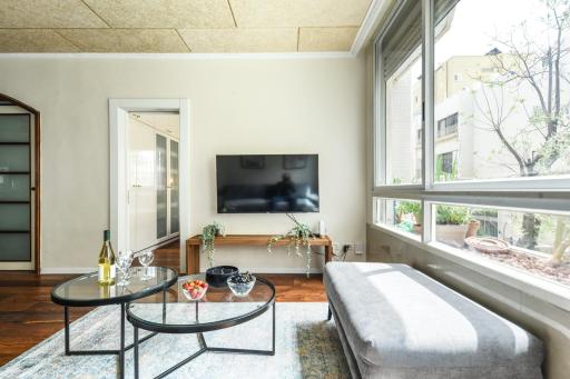 Stylish And Modern 3br Telaviv Apartment - Housity
