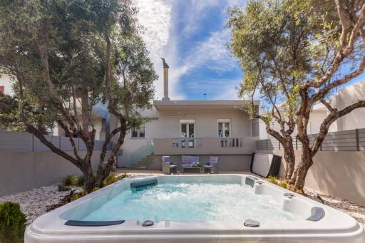 Gouves Family House with Jacuzzi - Housity