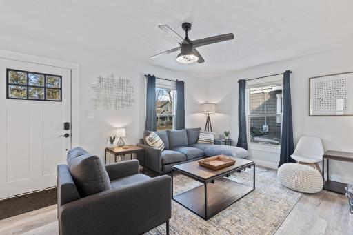SUPERB 3 Bedroom Home with Game Room!!! Close to Downtown - Sleeps 6 - Housity