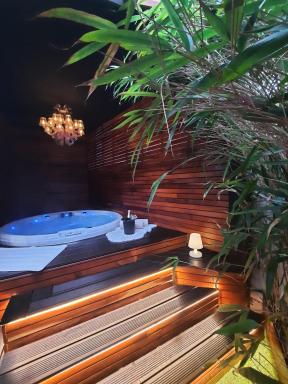 SUITE JACUZZI LIEGE - Housity