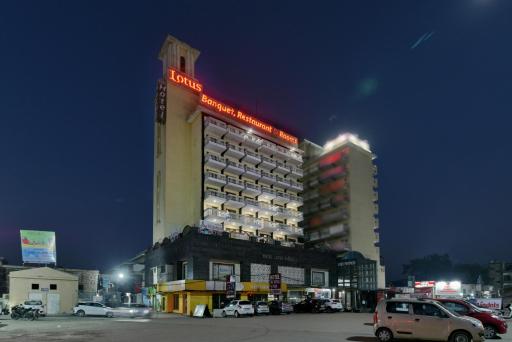 Hotel Lotus Paradise - Housity