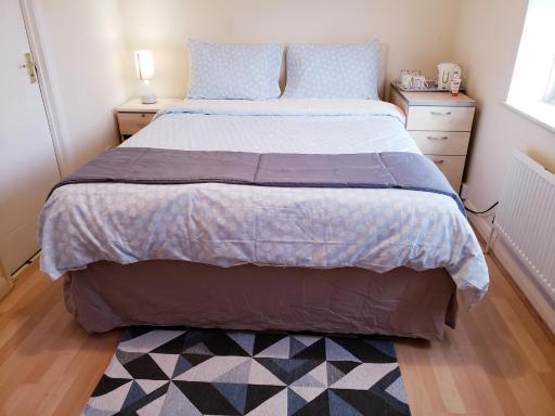 Ensuite Room near Canal - Housity