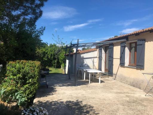 Maison au calme avec parking en petite Camargue - Housity