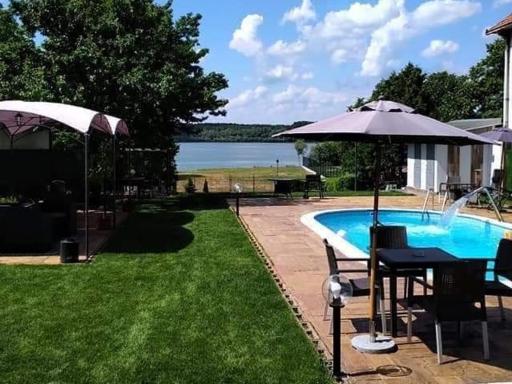 Private Lux Vila Mila with swimming pool by the Danube, sleeps 18 - Housity