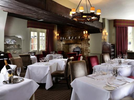Macdonald Bear Hotel - Housity