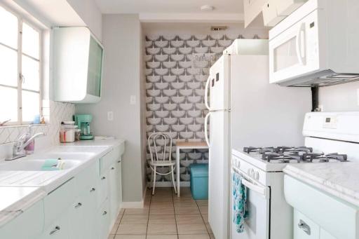 The Geode: Sparkling 3BR near City Center Sleeps 8 - Housity