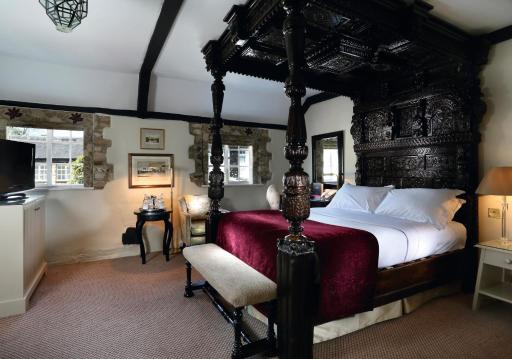 Macdonald Bear Hotel - Housity