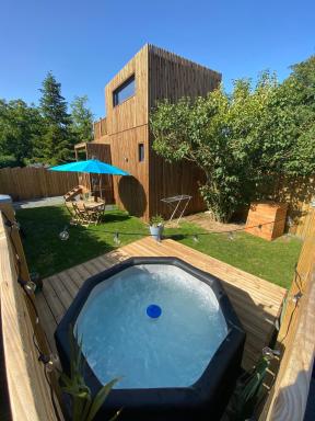 Tiny et Jacuzzi Charente Maritime - Housity