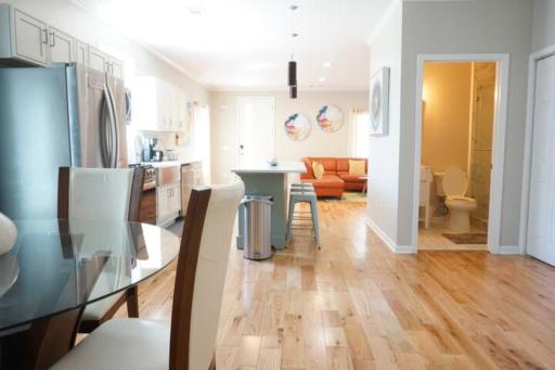 Atlanta Unit 1 Room 2 - Quiet Private Bedroom Private Bathroom Suite - Housity
