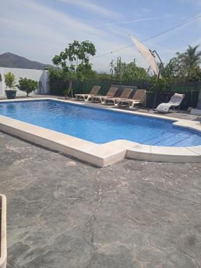 Beautiful House with pool - Housity